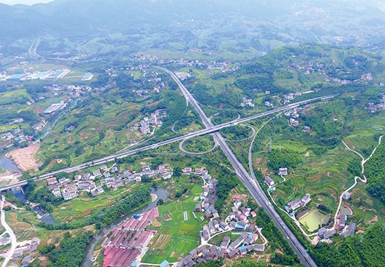 邻水交通大变样，三山两槽变通途.jpeg
