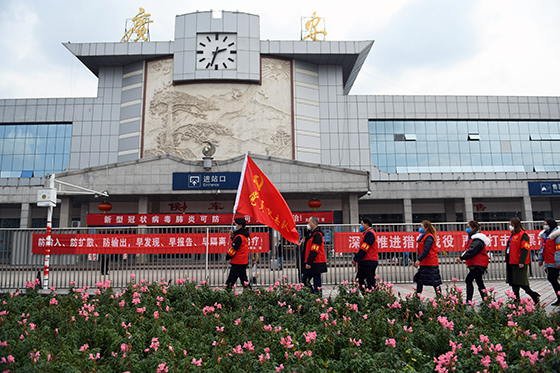 党员突击队奋战在抗疫一线.JPG