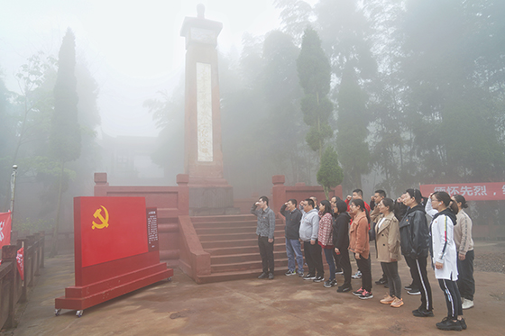 2重温入党誓词.jpg