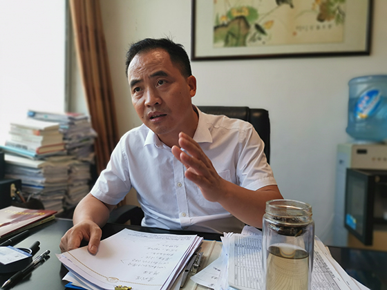 荣县农业农村局局长朱和能介绍荣县茶业整体发展情况  周淼葭 摄.jpg
