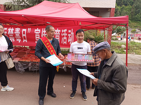 (3)开展禁毒宣传.jpg