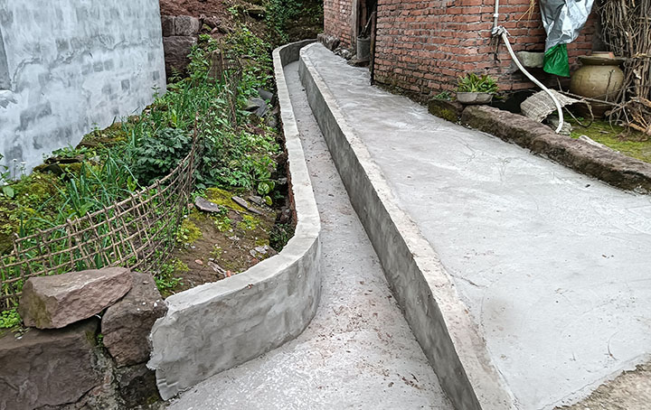4 水沟已建好.jpg
