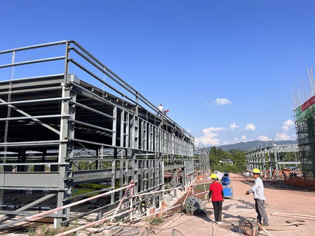 建设中的达川区丘陵山区现代农机装备产业园  周淼葭 摄.jpg
