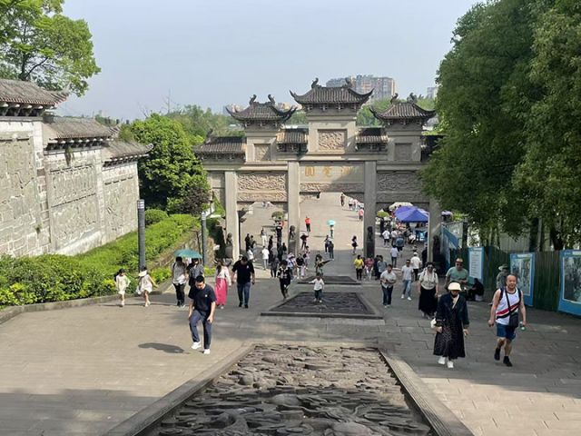 图1  五一”期间，圆觉洞景区人气旺。安岳县文广旅局  供图.jpg