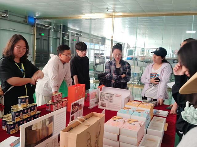 图 1 团队参观黑水县康鑫农牧业有限公司.jpg