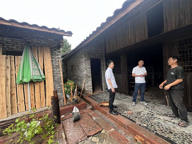 青神县文旅局、青神农商银行工作人员共同实地调查.jpg