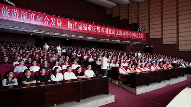 图2 观众聆听报告 钱进摄.jpg
