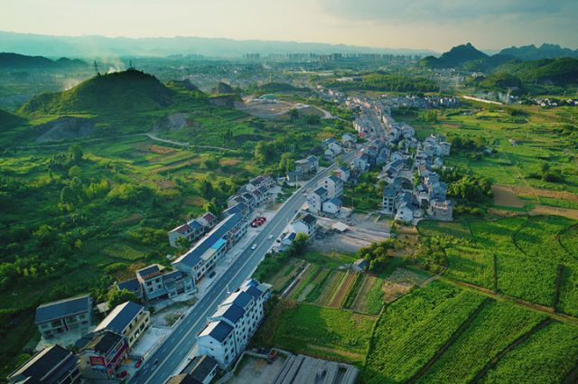 图2  G319秀山段。新华网发（重庆市交通运输委供图）.jpg