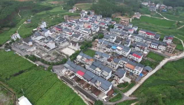 图4  六纳村古令屯（蓝春青 摄）.jpg